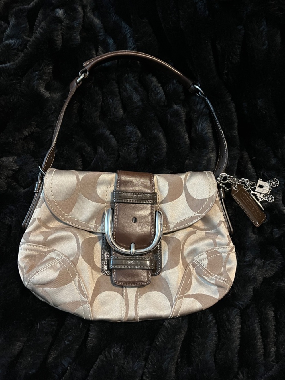 Coach mini shoulder bag authentic very nice